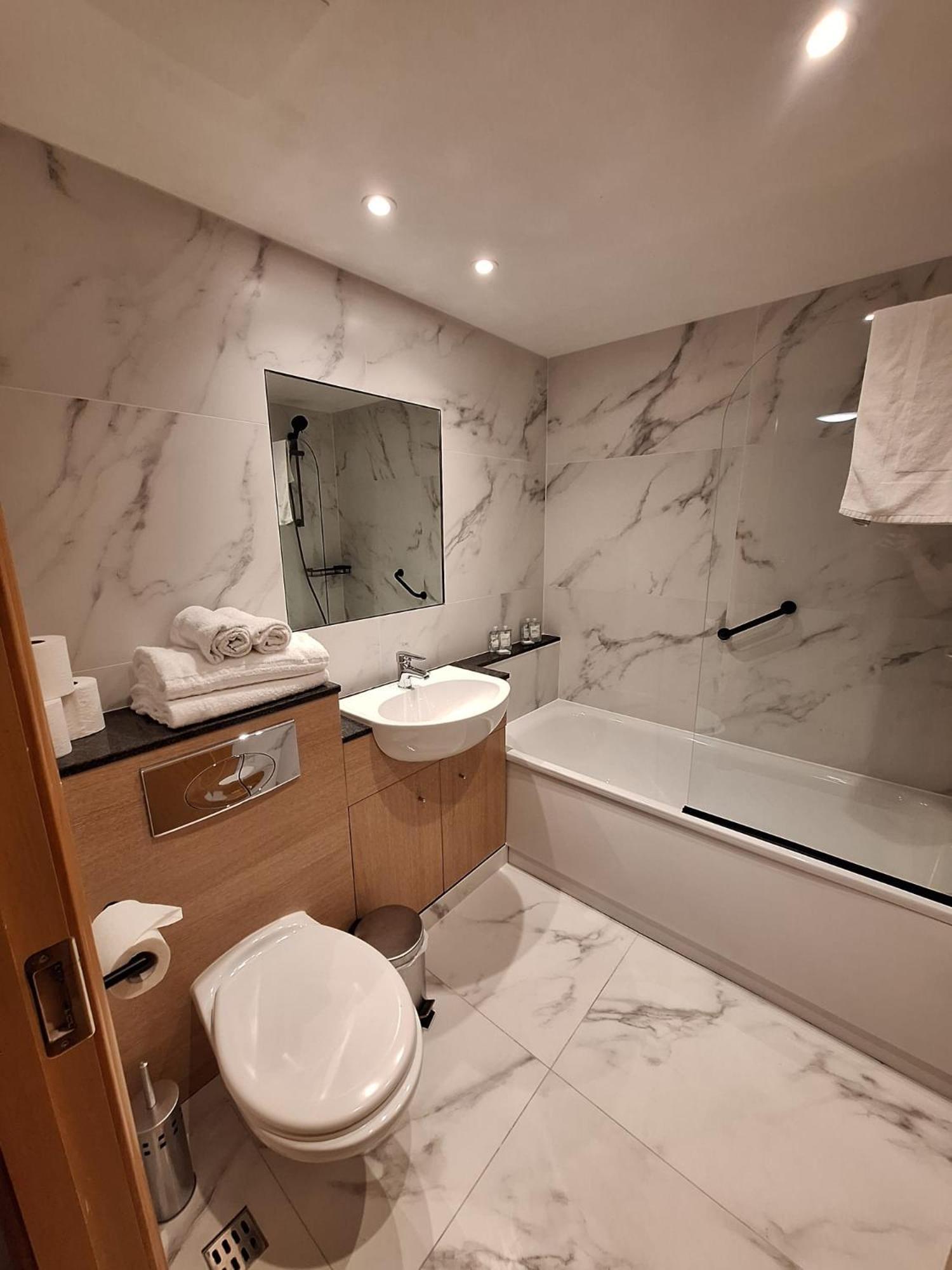 Five Lamps Suites Dublin Extérieur photo